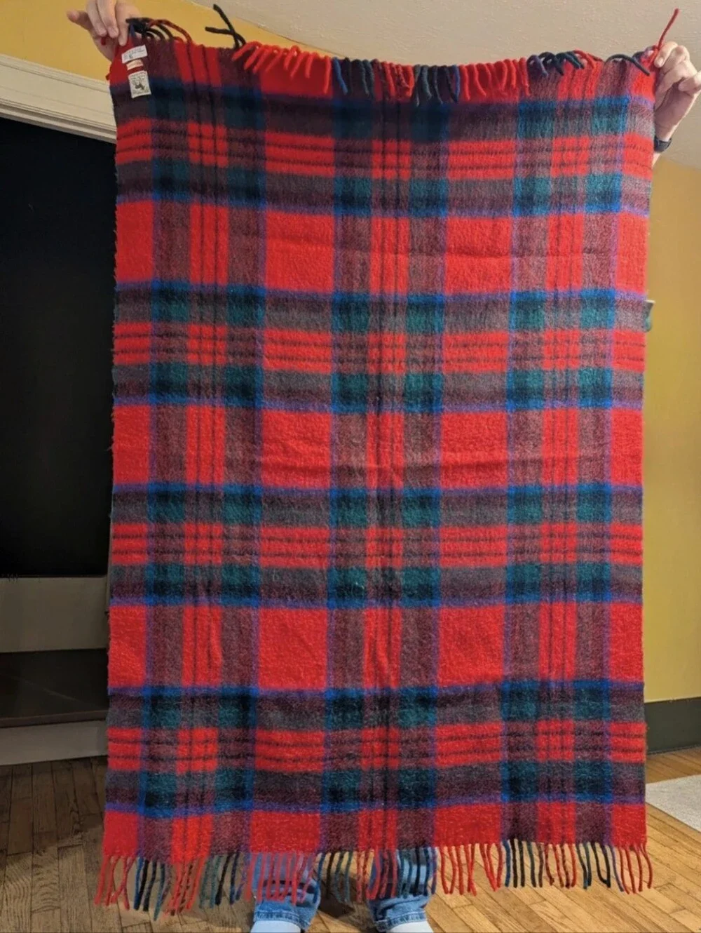 Beautiful Red MacDuff tartan 🧶 100% all wool 📍 Made in Scotland
